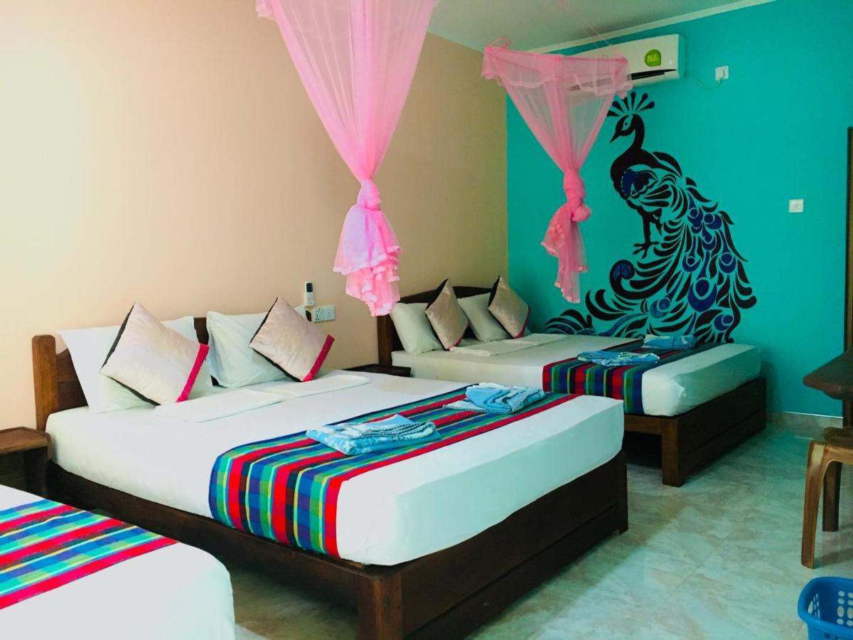 Gangadiya Lodge Szigirija Kültér fotó