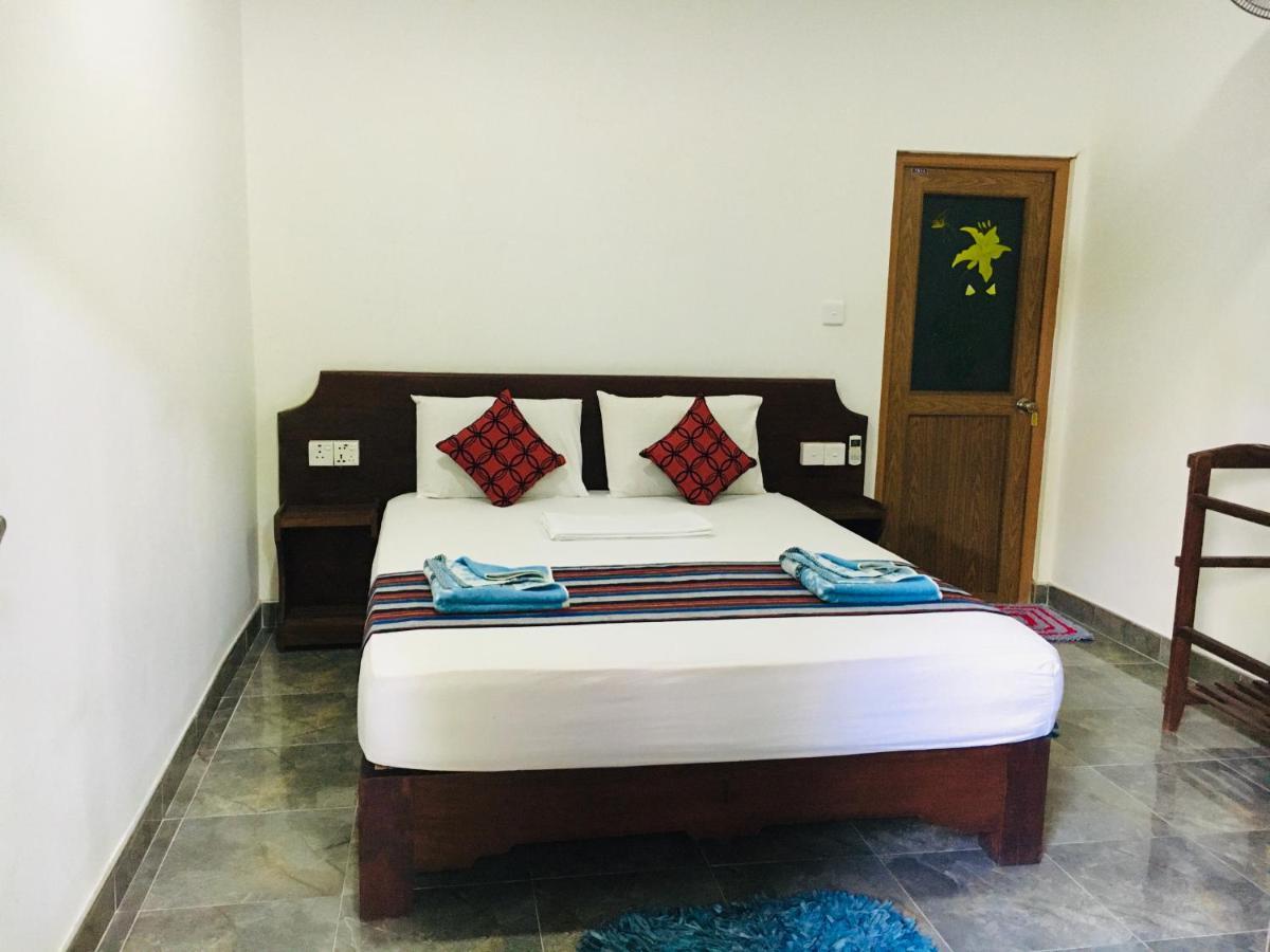 Gangadiya Lodge Szigirija Kültér fotó