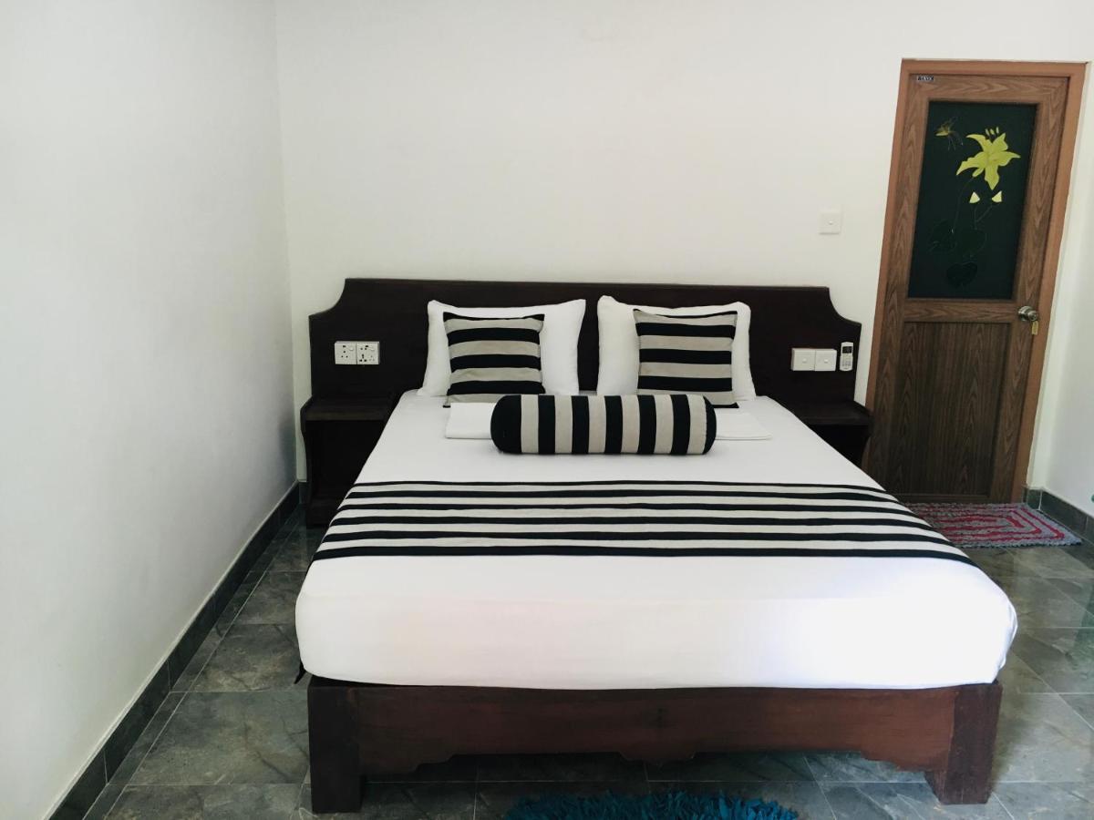 Gangadiya Lodge Szigirija Kültér fotó