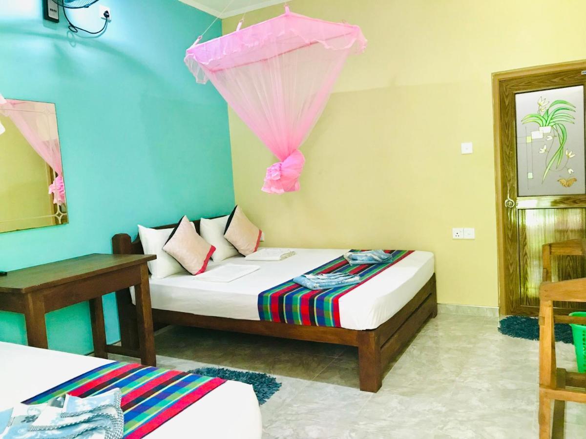 Gangadiya Lodge Szigirija Kültér fotó