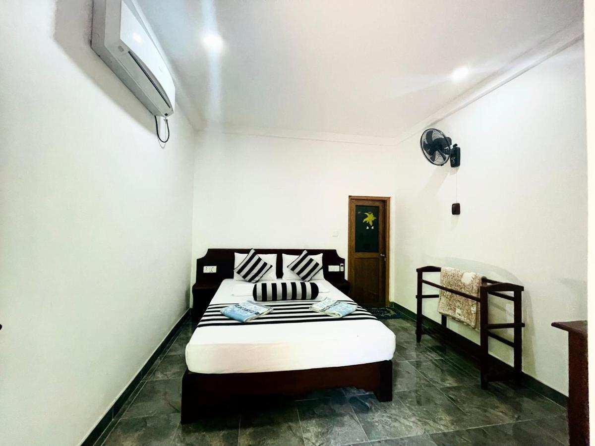 Gangadiya Lodge Szigirija Kültér fotó