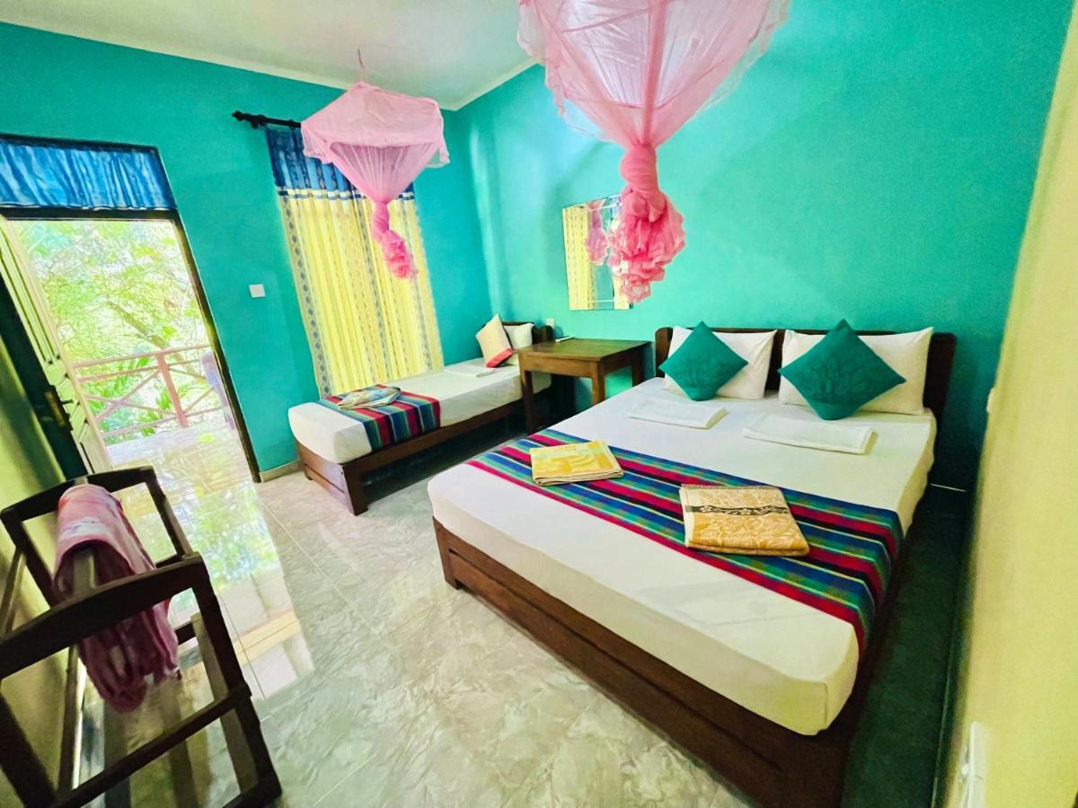 Gangadiya Lodge Szigirija Kültér fotó