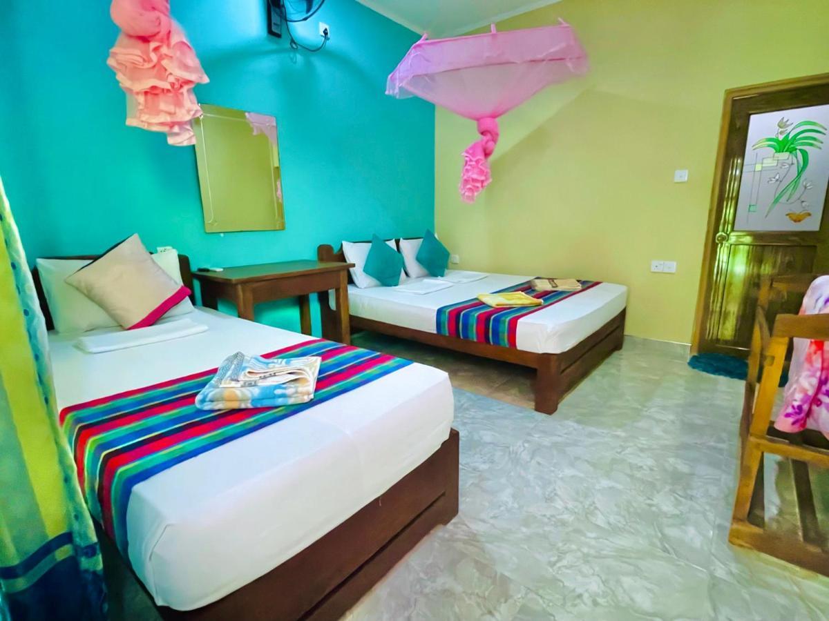 Gangadiya Lodge Szigirija Kültér fotó