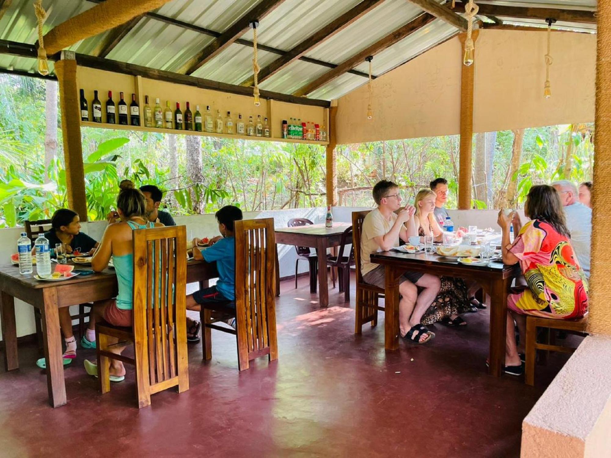 Gangadiya Lodge Szigirija Kültér fotó
