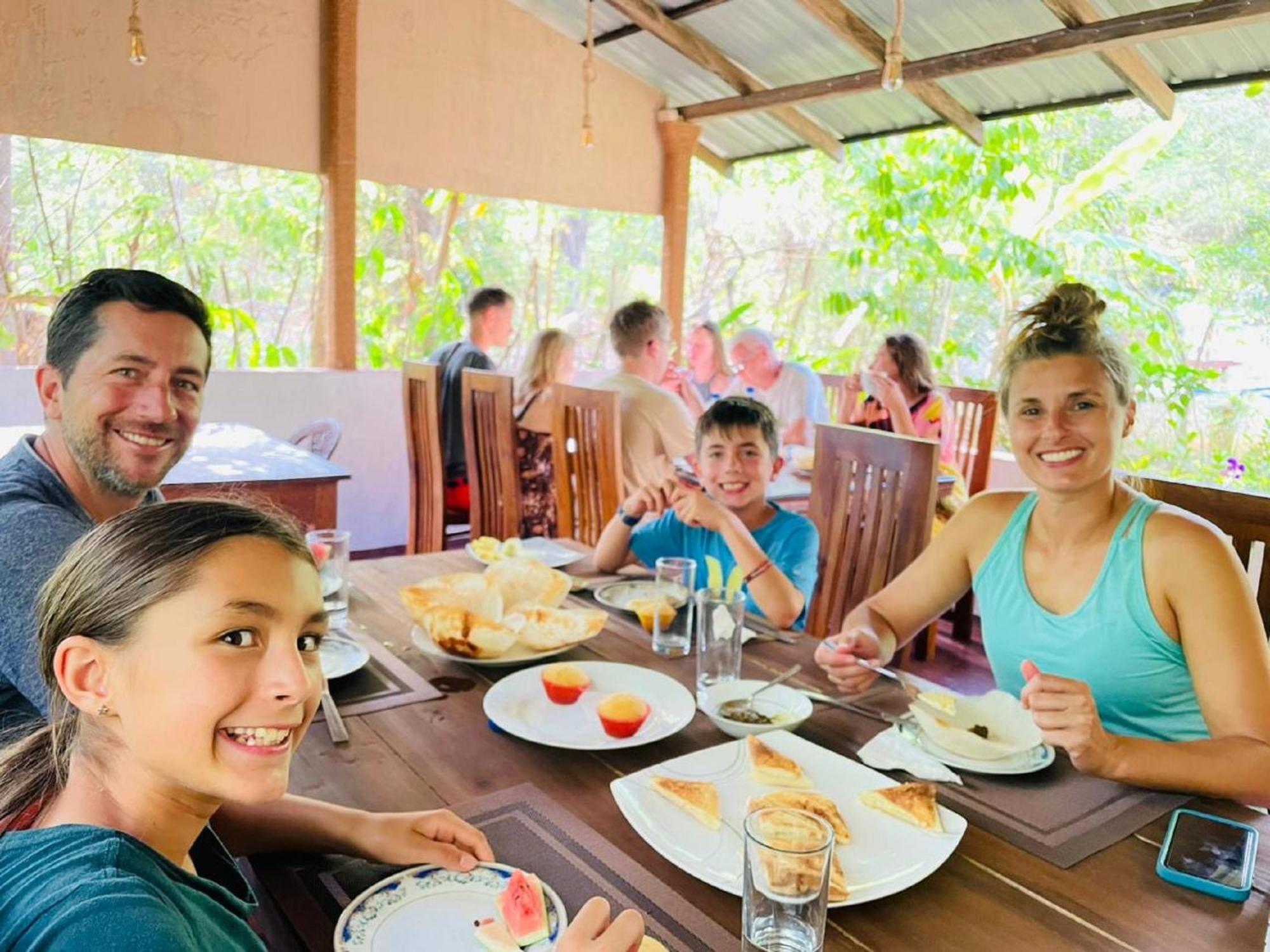 Gangadiya Lodge Szigirija Kültér fotó